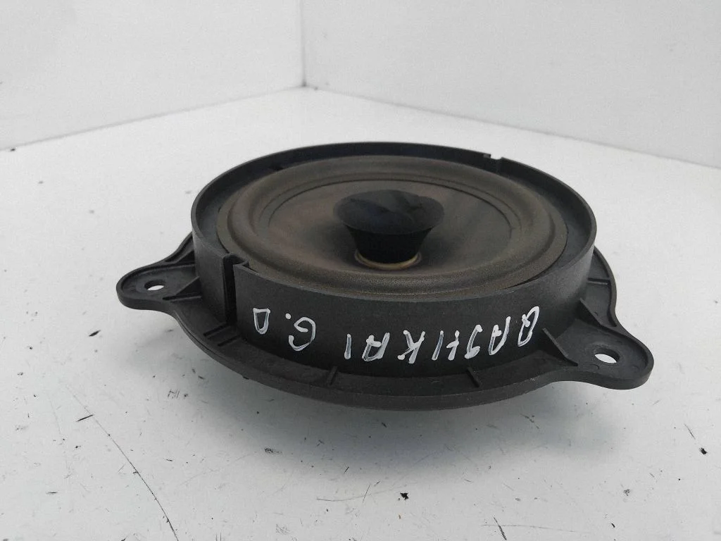 Skaļrunis (-ņi) priekšējās durvīs 28156AV700
