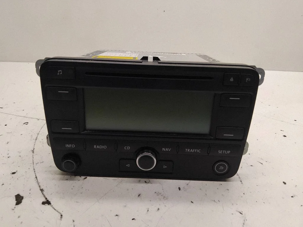 Radio/CD/DVD atskaņotājs/navigācija – Volkswagen Touran I (2003-2010)