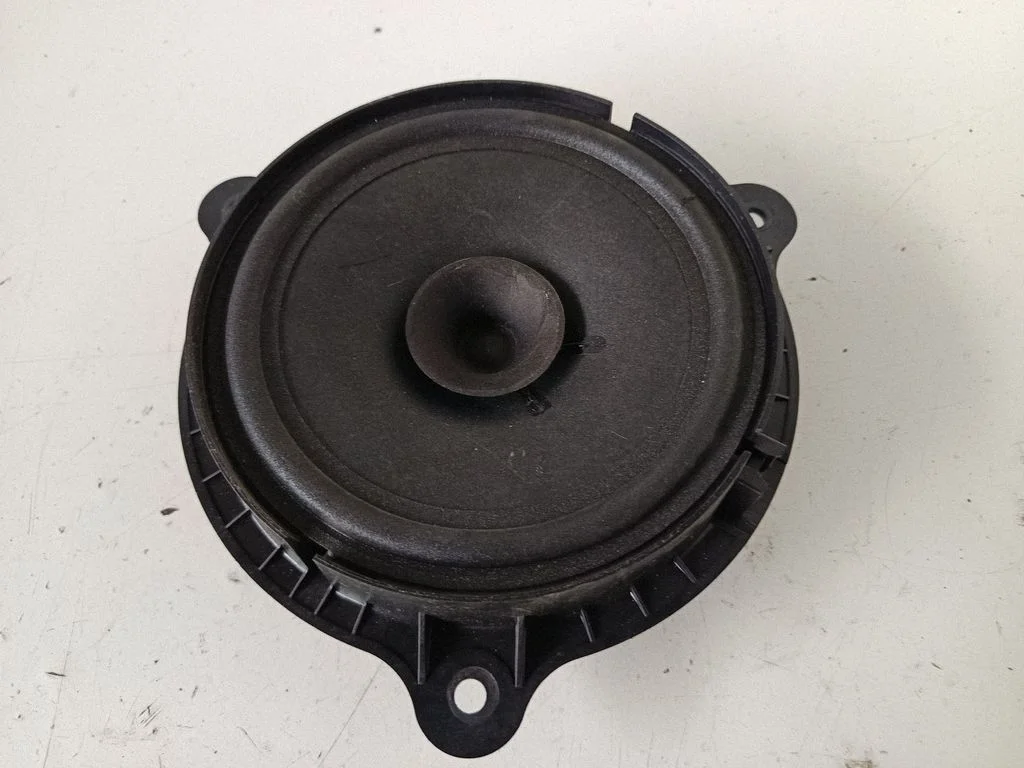 Esiukse kõlar(id) – Nissan Juke I F15 (2010-2018)