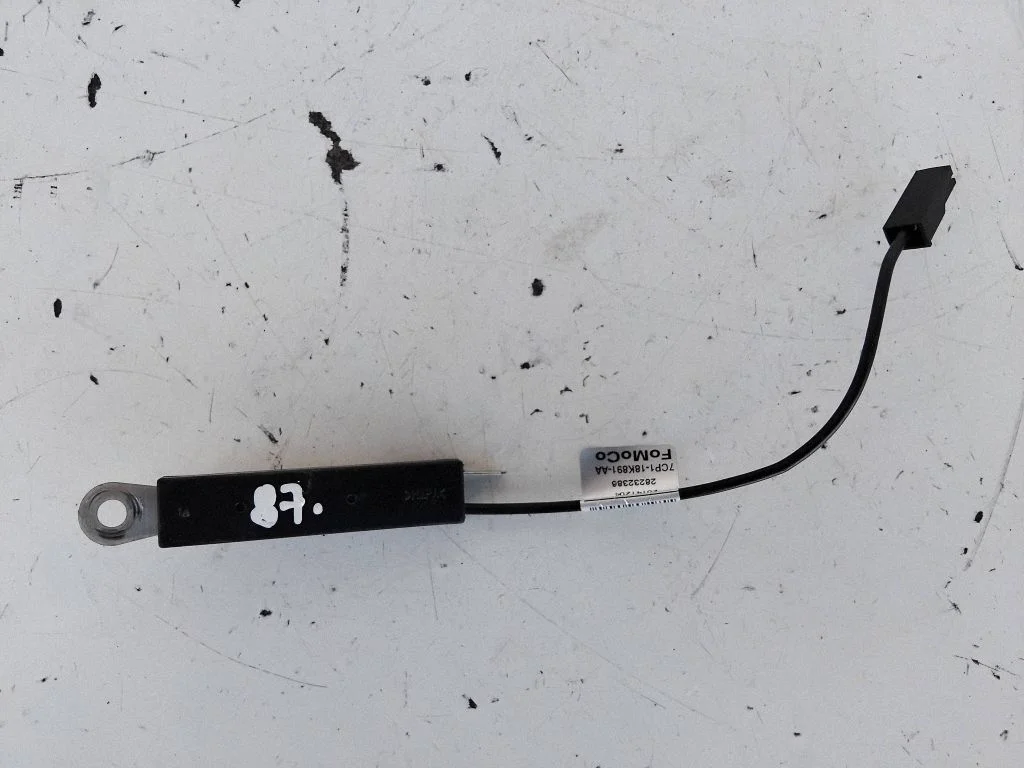 Antenas pastiprinātājs 7CP118K891AA