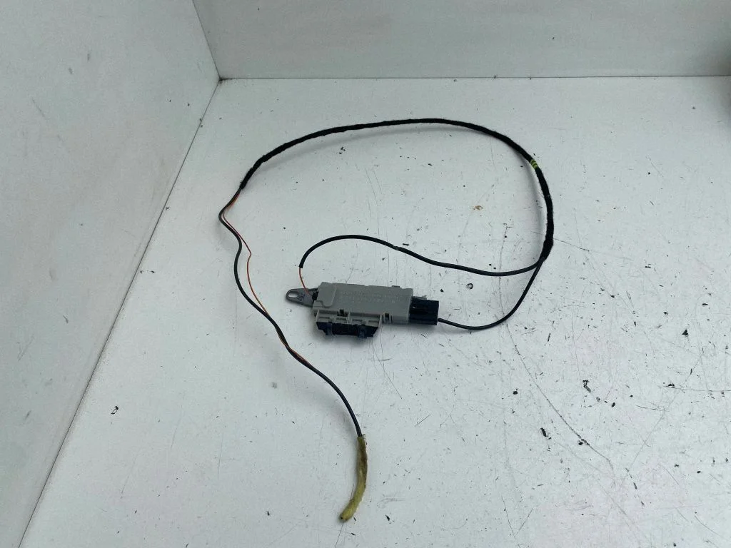 Antenas pastiprinātājs A2118203089