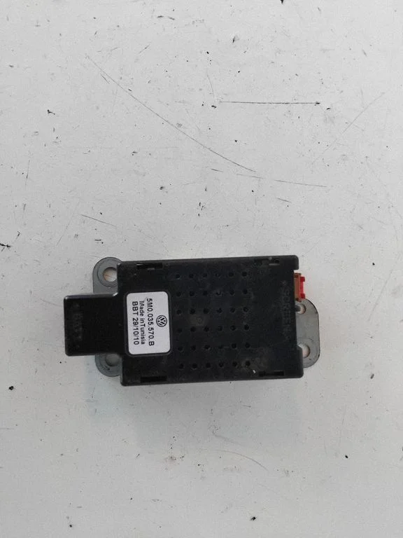 Aerial antenna amplifier – Volkswagen Golf Plus (2005-2013)