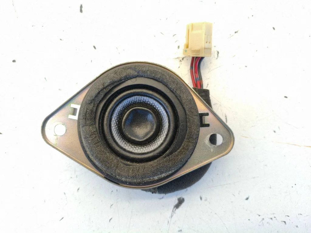 Rear door speaker – Toyota Prius (XW30) (2009-2015)