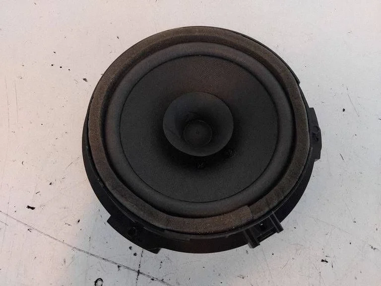 Skaļrunis (-ņi) aizmugurējās durvīs 8A6T18808CC