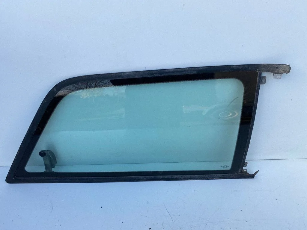 Tagumine kere külgklaas – parem