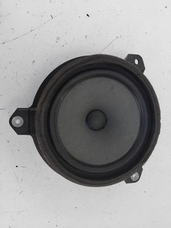 Rear door speaker – Toyota Prius+ (ZVW40) (2011-2018)