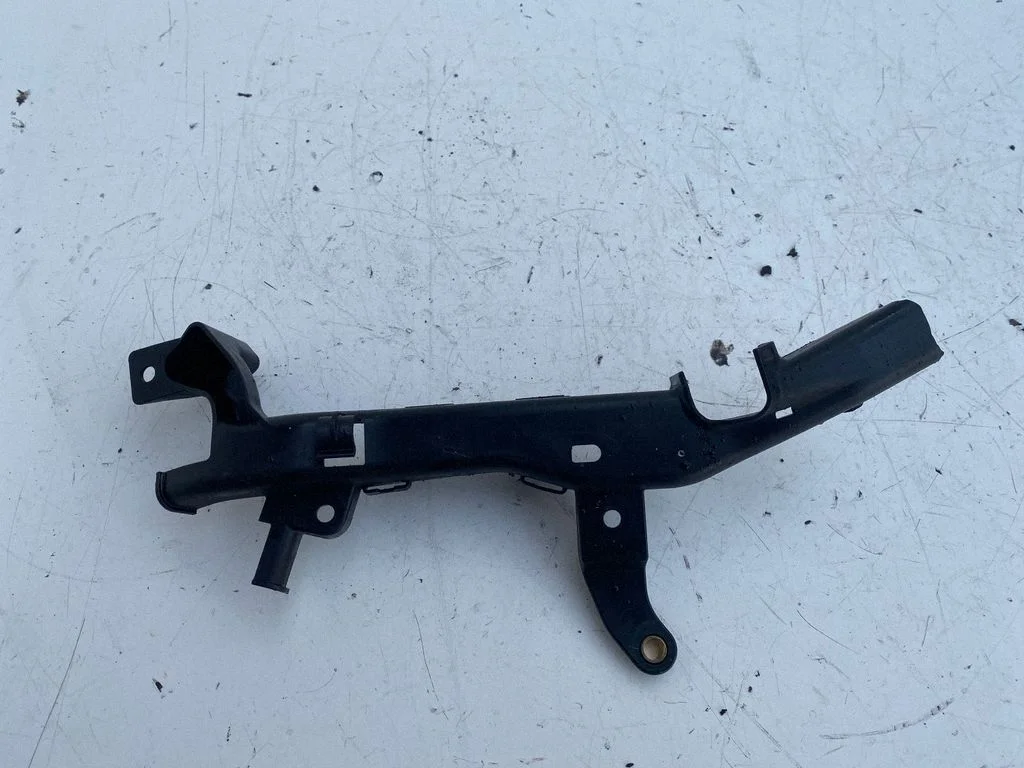 Cita dzinēja detaļa BG9T14A390CD