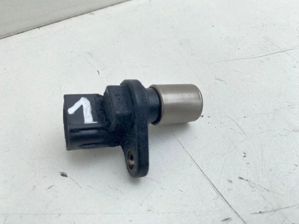 Crankshaft position sensor – Toyota Avensis T220 (2000-2003)