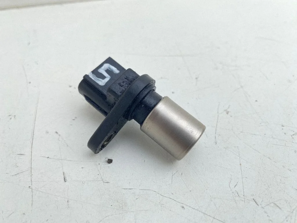 Crankshaft position sensor – Toyota Avensis T220 (2000-2003)
