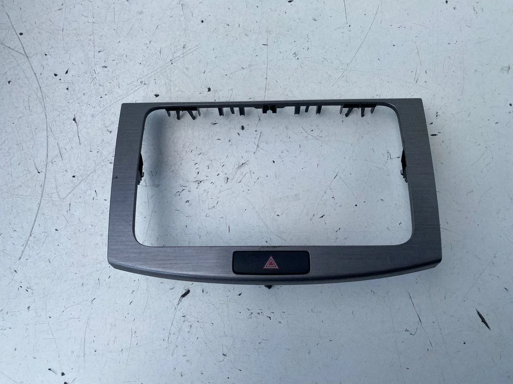 Radio/GPS head unit trim – Volkswagen Passat CC (2008-2016)