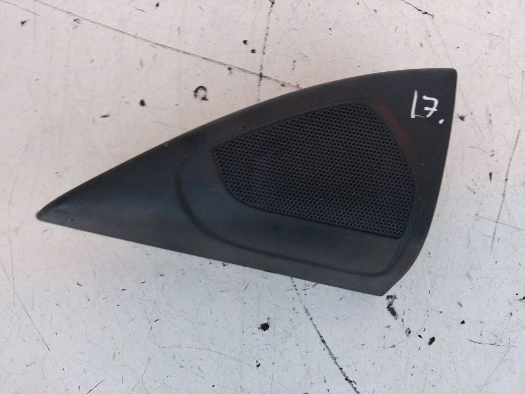 Augstfrekvences skaļrunis (-ņi) priekšējās durvīs 8648748