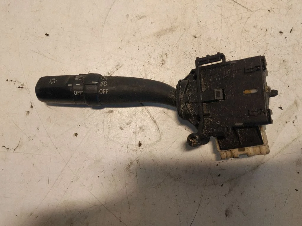 Indicator stalk – Toyota Avensis T250 (2003-2006)