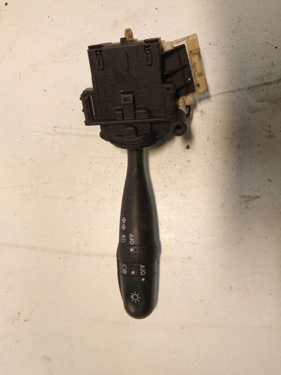Suunatulede/tulede hoob – Toyota Matrix (E130) (2001-2008)