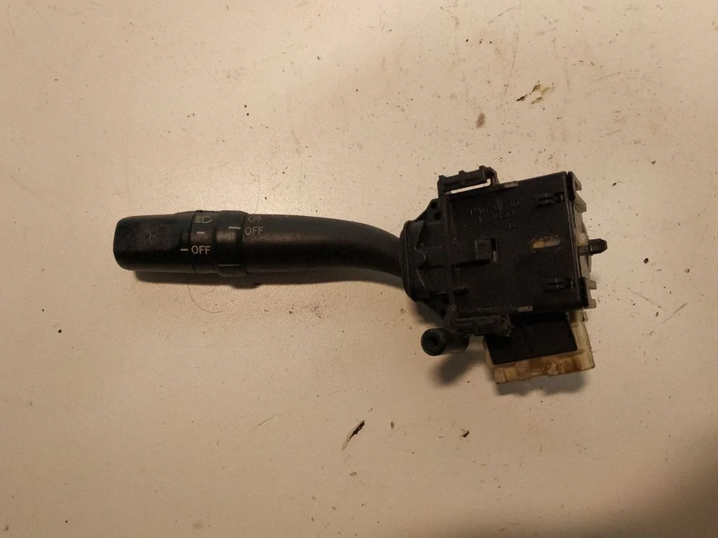 Indicator stalk – Toyota Avensis T250 (2003-2006)