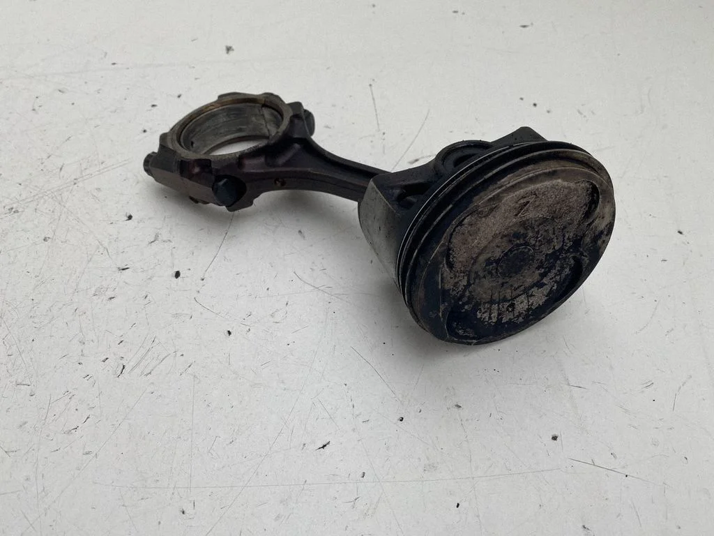 Piston with connecting rod 4330