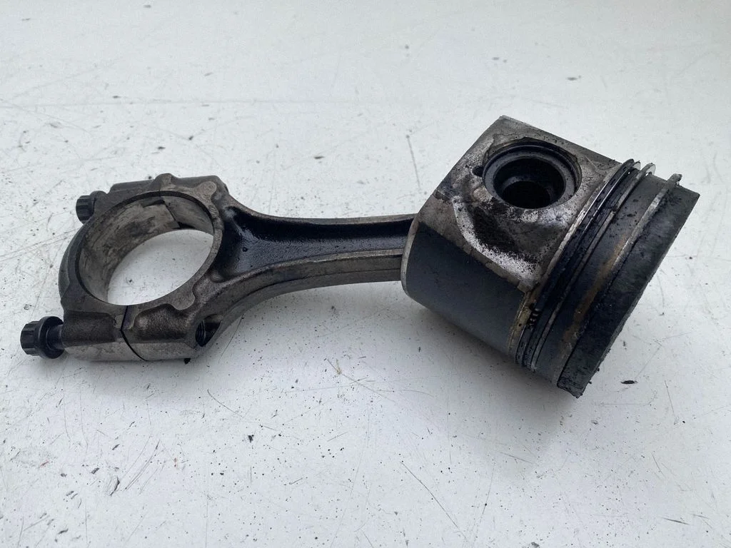 Piston with connecting rod