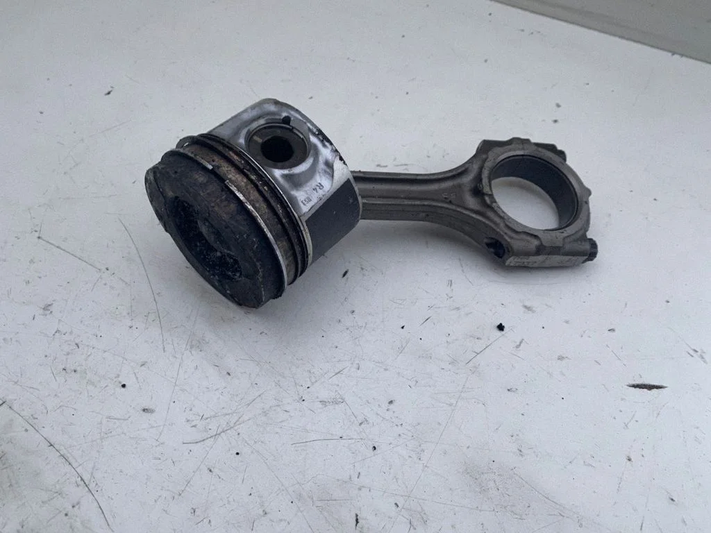 Piston with connecting rod