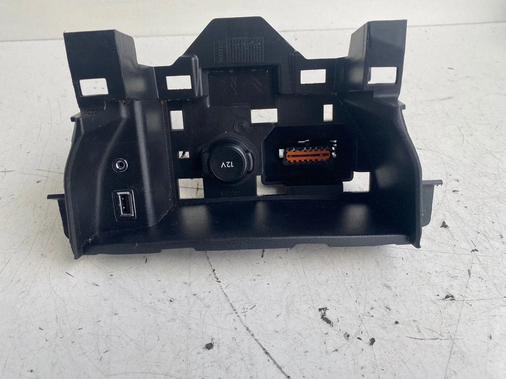 Other center console (tunnel) element – Peugeot 308 (2013-2021)