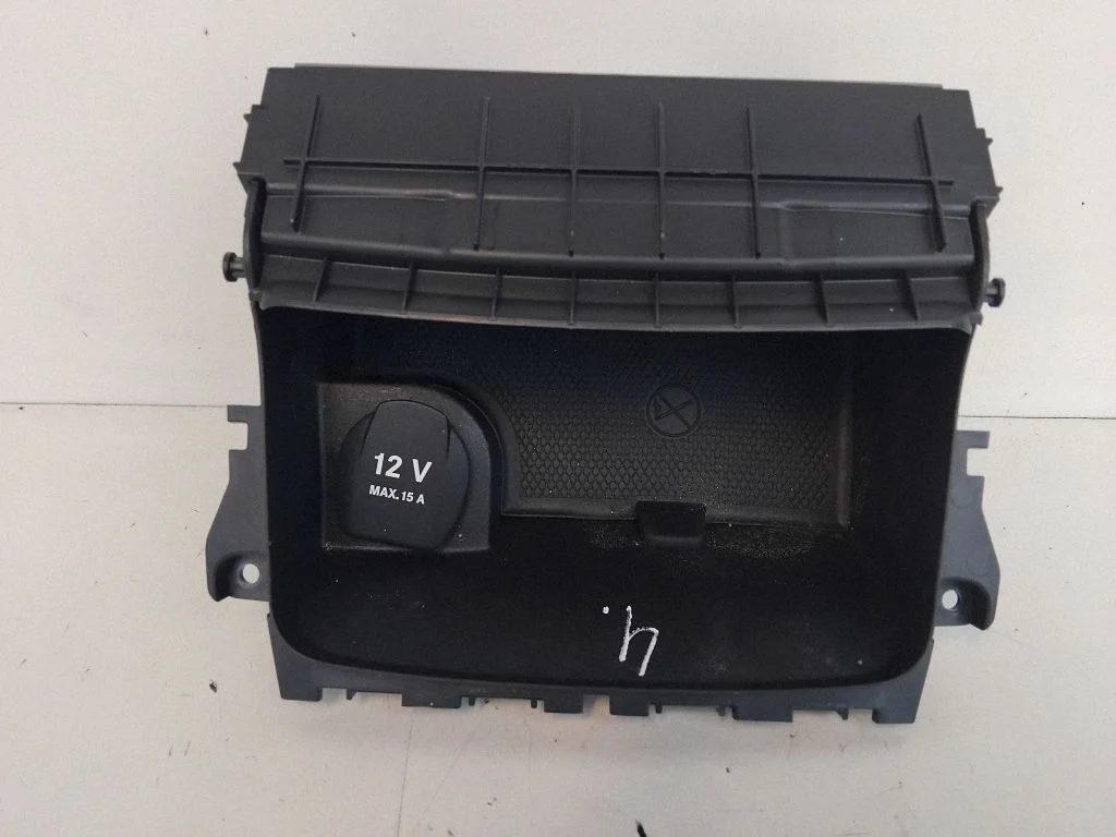 Other center console (tunnel) element – Mercedes-Benz A-Class W176 (2012-2018)