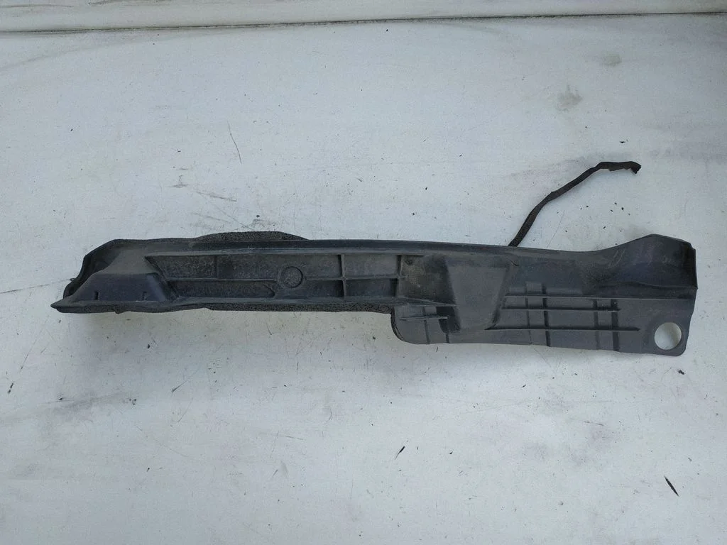 Spārna nobeiguma apdare – Toyota Avensis T250 (2003-2006)