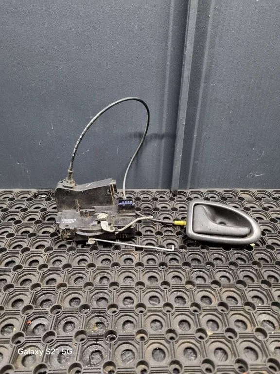 Esiukse lukk – Renault Trafic II (X83) (2001-2014)