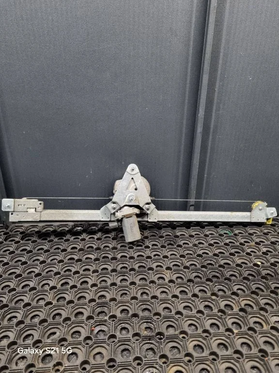 Front door window regulator with motor 37103001