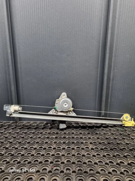 Front door window regulator with motor 37103001