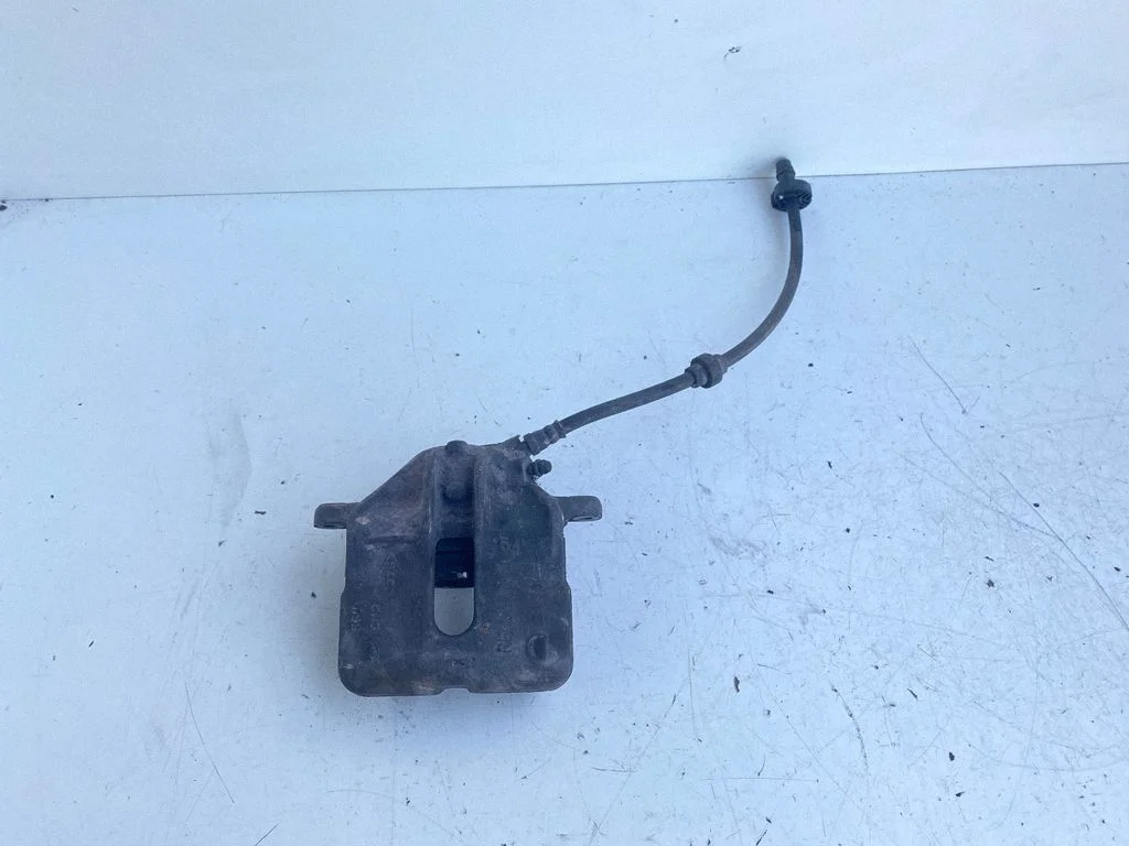 Front brake caliper – left