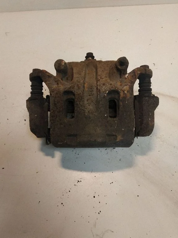 Front brake caliper – right