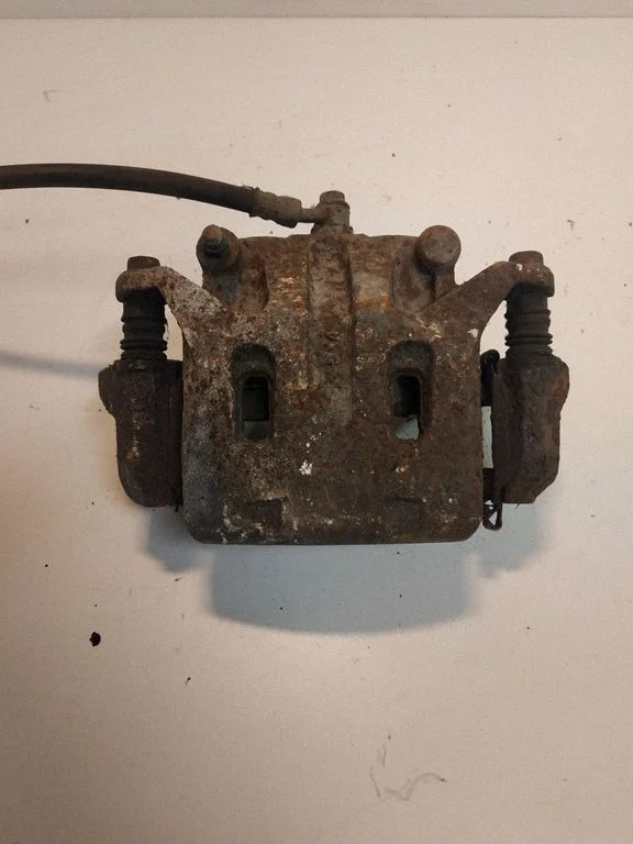 Front brake caliper – left
