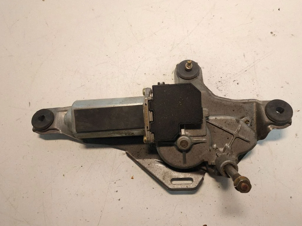 Tagaklaasi kojamehe mootor – Toyota RAV 4 (XA20) (2000-2005)