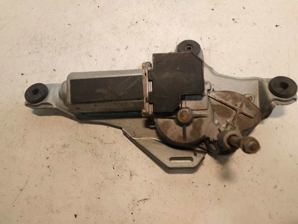 Tagaklaasi kojamehe mootor – Toyota RAV 4 (XA20) (2000-2005)