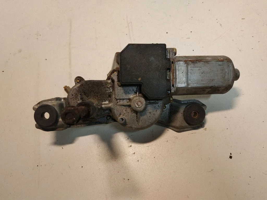 Aizmugurējā stikla tīrītāja motoriņš 8513002020
