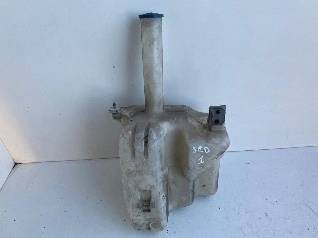 Windshield washer fluid reservoir/tank