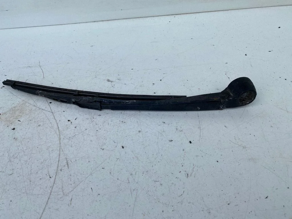 Rear wiper blade arm – Audi A3 S3 8L (1996-2003)