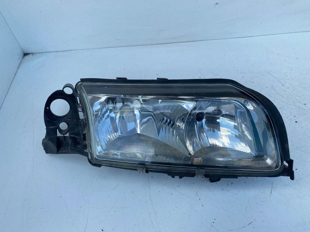 Headlight/headlamp – Volvo S80 (1999-2003)