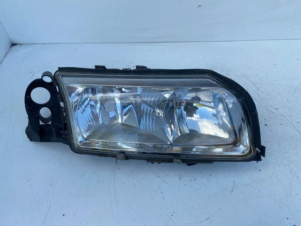 Headlight/headlamp – Volvo S80 (1999-2003)