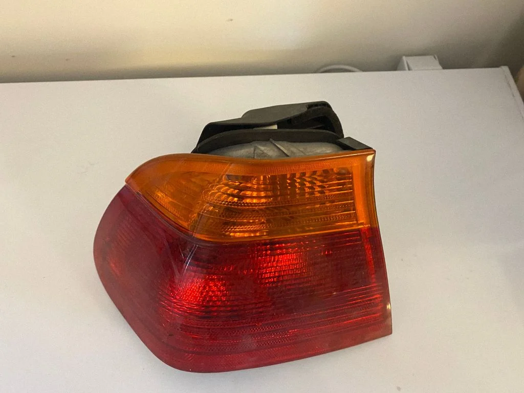 Aizmugurējais lukturis virsbūvē – BMW 3. sērija E46 (1998-2005)