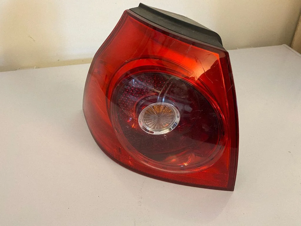 Lampa tylna w błotniku 1K6945095E