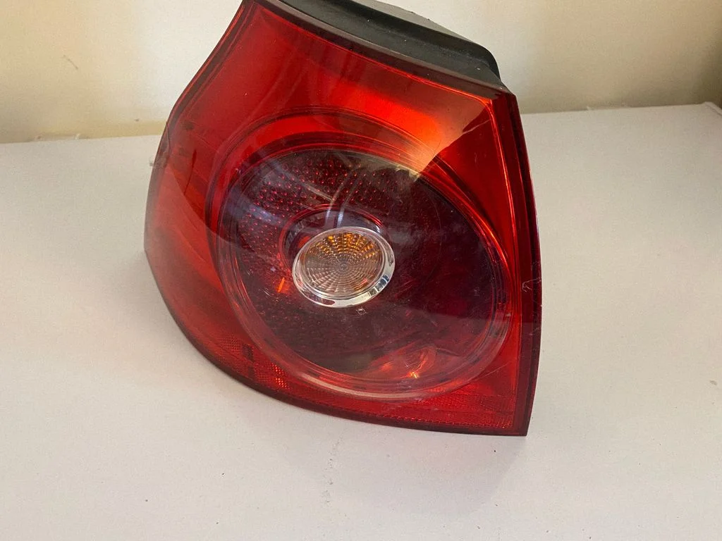 Lampa tylna w błotniku 1K6945095E