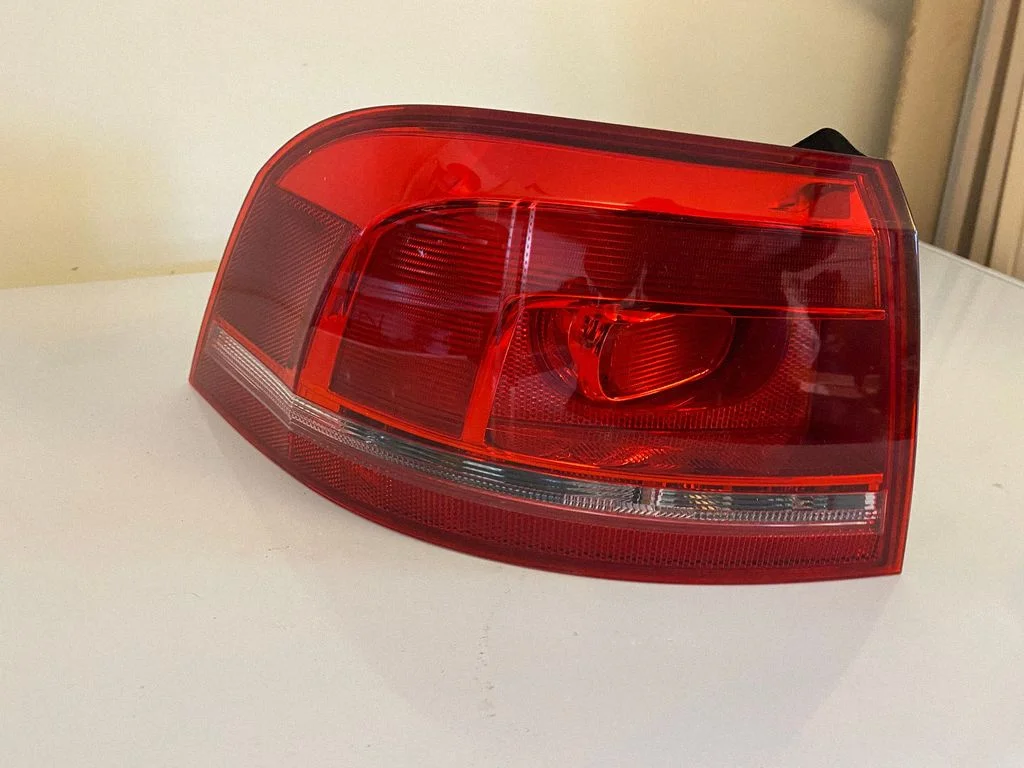 Lampa tylna w błotniku – Volkswagen Passat CC (2008-2016)