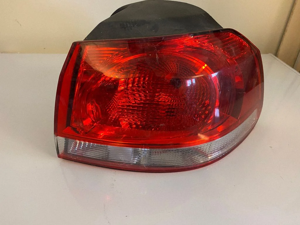 Lampa tylna w błotniku 5K0954096E