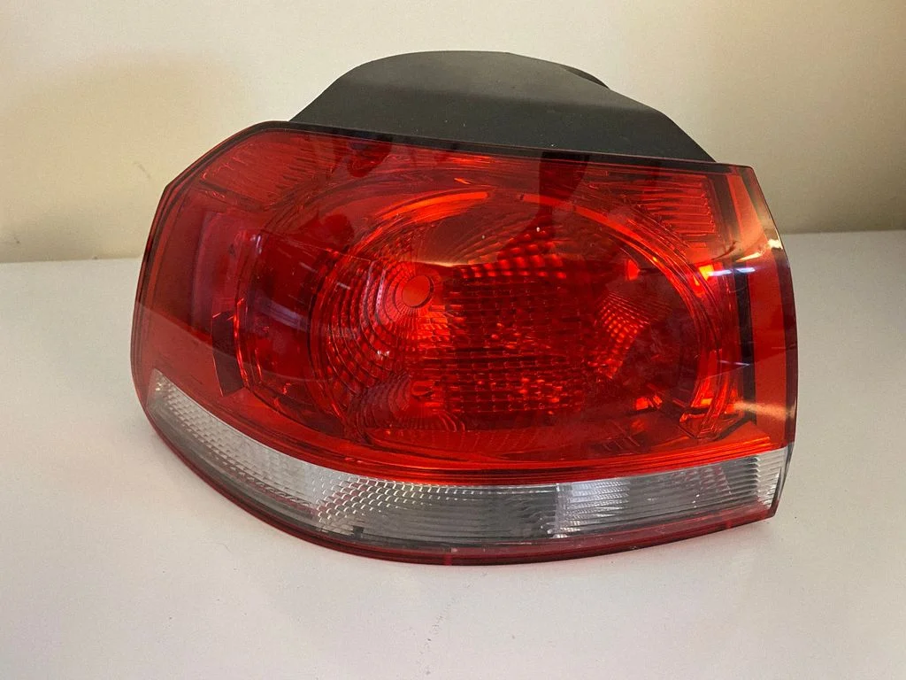 Lampa tylna w błotniku 5K0945095D