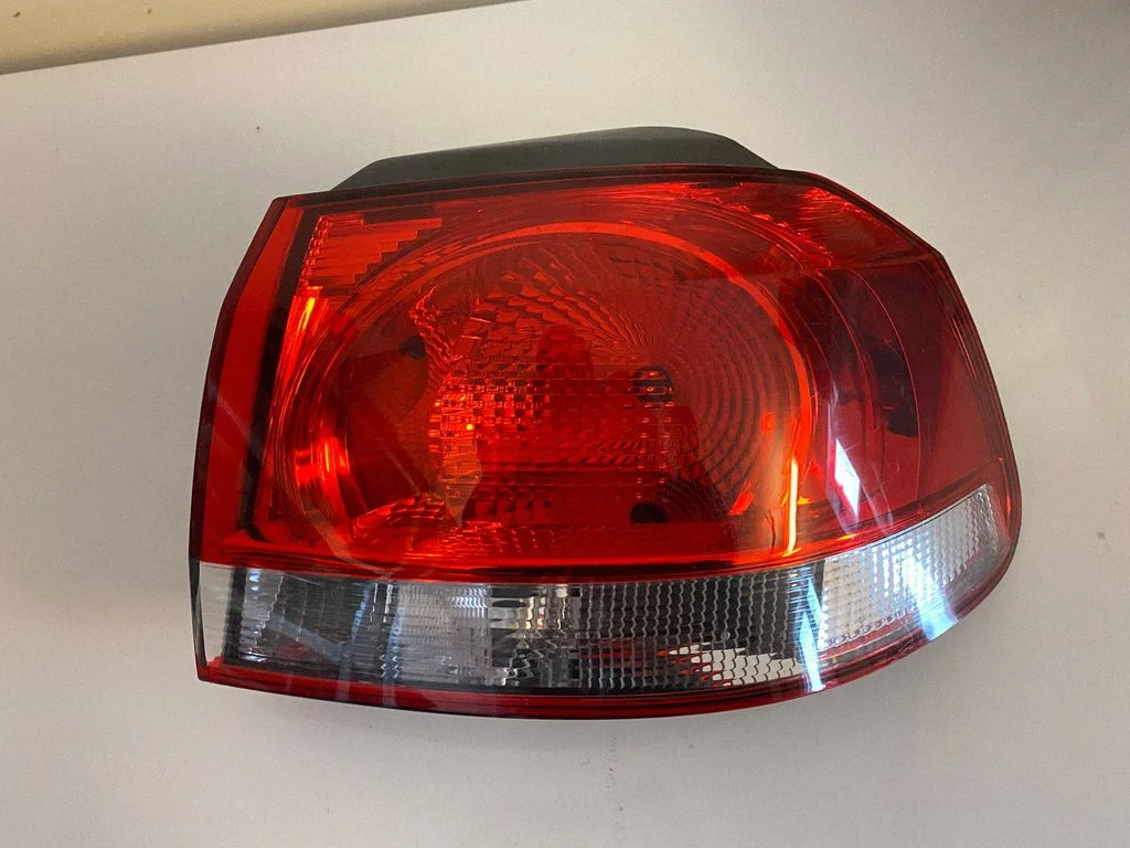 Lampa tylna w błotniku 5K0945096E