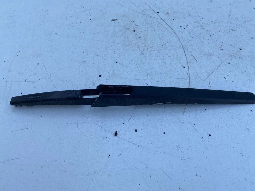 Rear wiper blade arm – Volvo V70 (2005-2008)