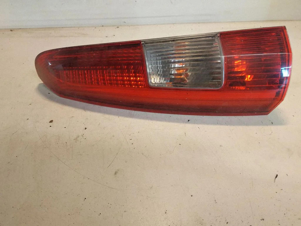 Rear/tail lights – Volvo V70 (2000-2004)