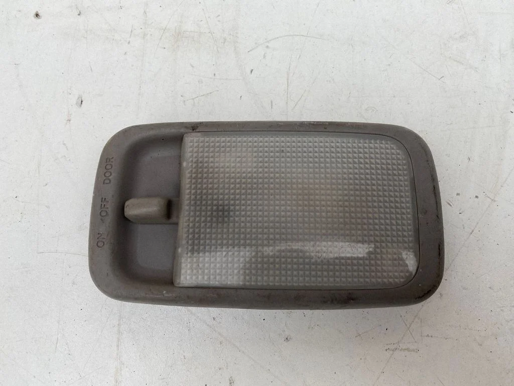 Esiistmete valgustustuli – Toyota Corolla Verso E110 (1997-2001)
