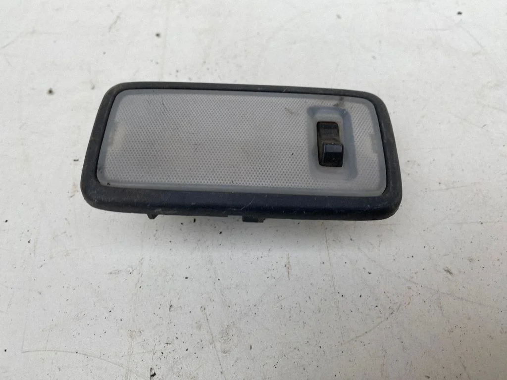 Esiistmete valgustustuli – Toyota Corolla Verso E110 (1997-2001)