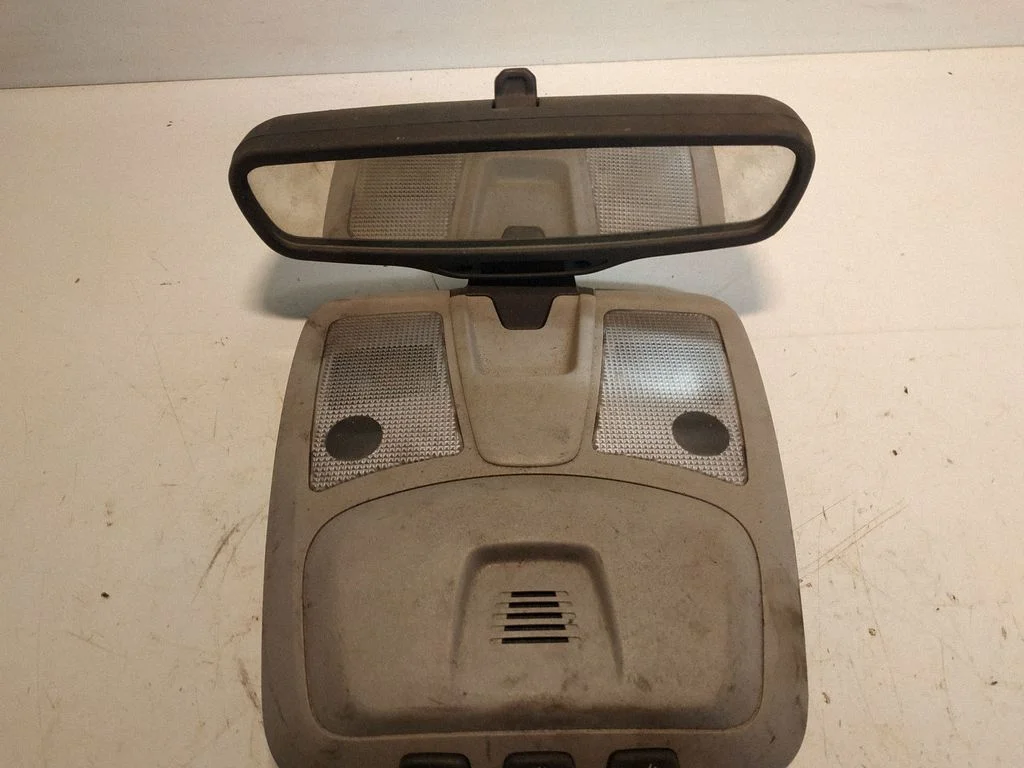 Priekšējo sēdvietu apgaismojuma lukturis – Volvo V70 (2005-2008)