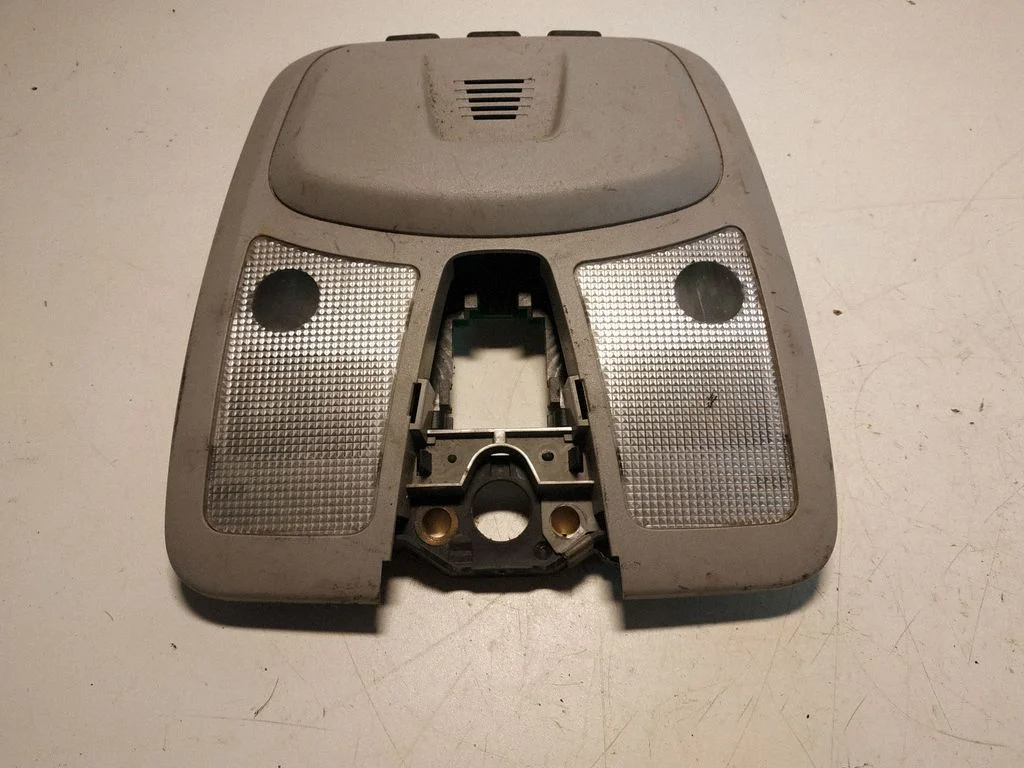 Priekšējo sēdvietu apgaismojuma lukturis – Volvo V70 (2005-2008)